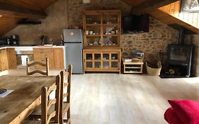 Charmant appartement dans le village/Coqueto apartamento en el pueblecito La Cabanasse